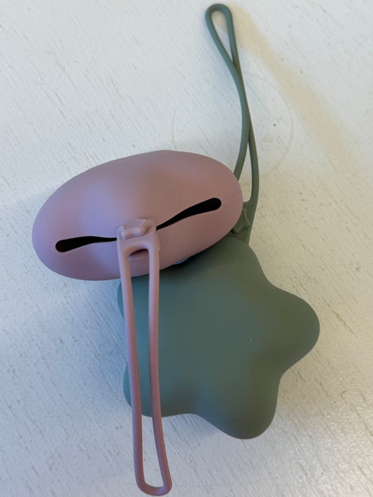 Silicone star dummy holder