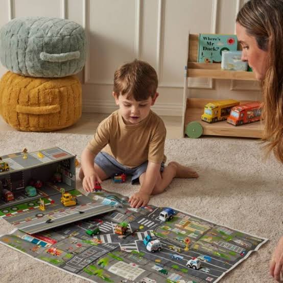 Jiggle and Giggle Fold out Garage and 18 Vehicles Set