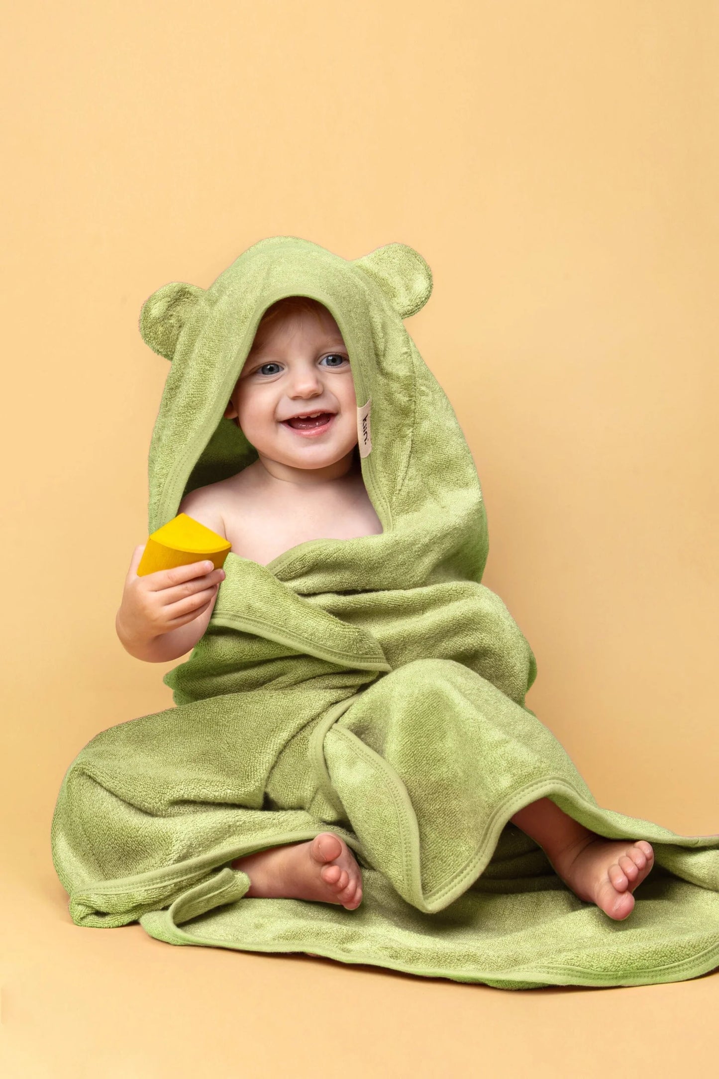 Kiin Hooded Towel Apple