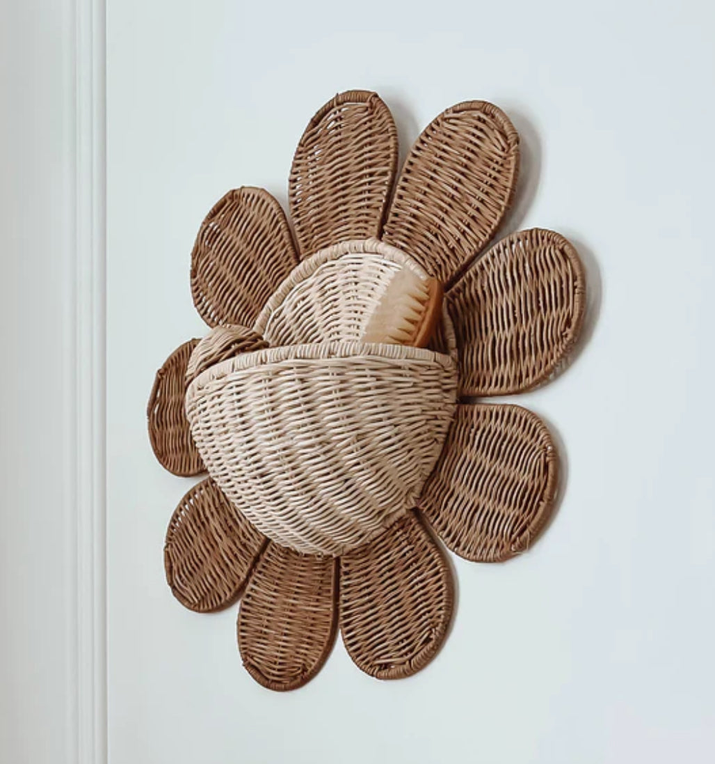 RATTAN DAISY WALL BASKET