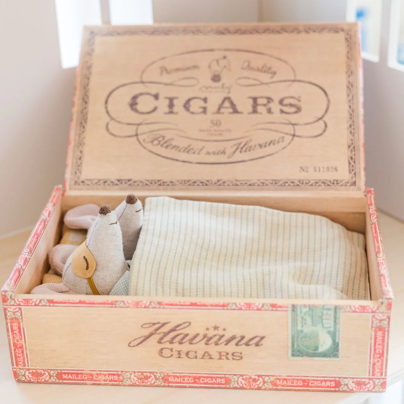 MAILEG - MUM & DAD IN CIGARBOX