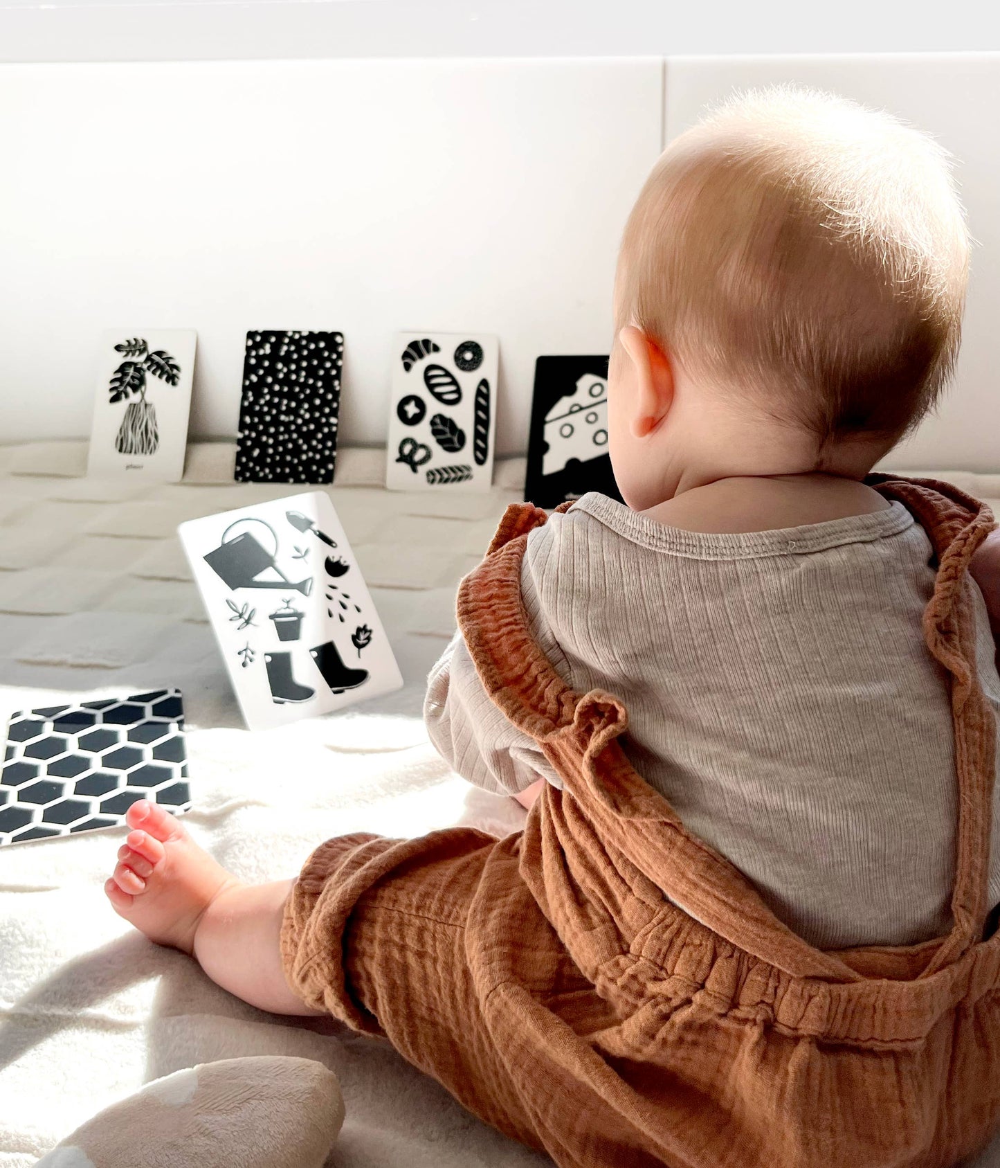 High Contrast Flashcards for Baby - Sensory Newborn Gift