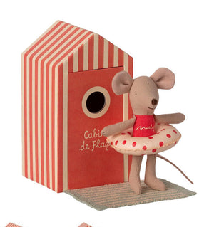 Beach mouse little sister in cabin
