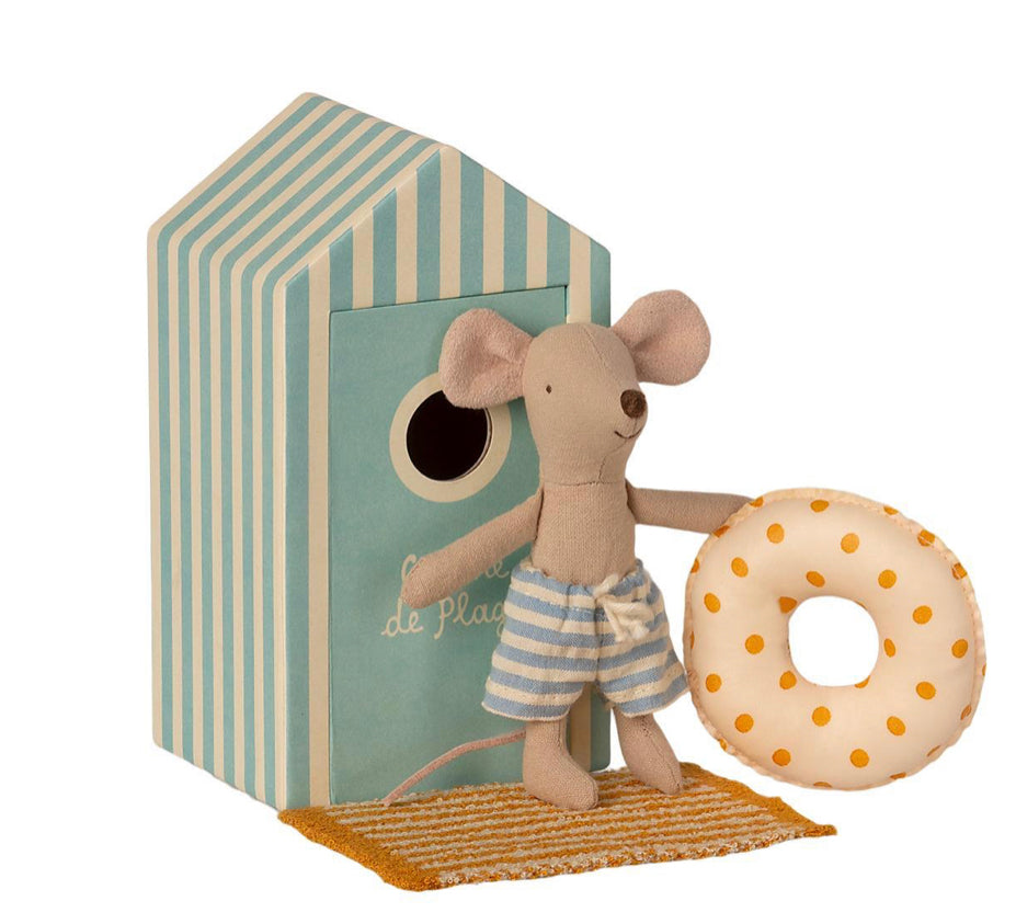 Beach mouse little brother in Cabin
